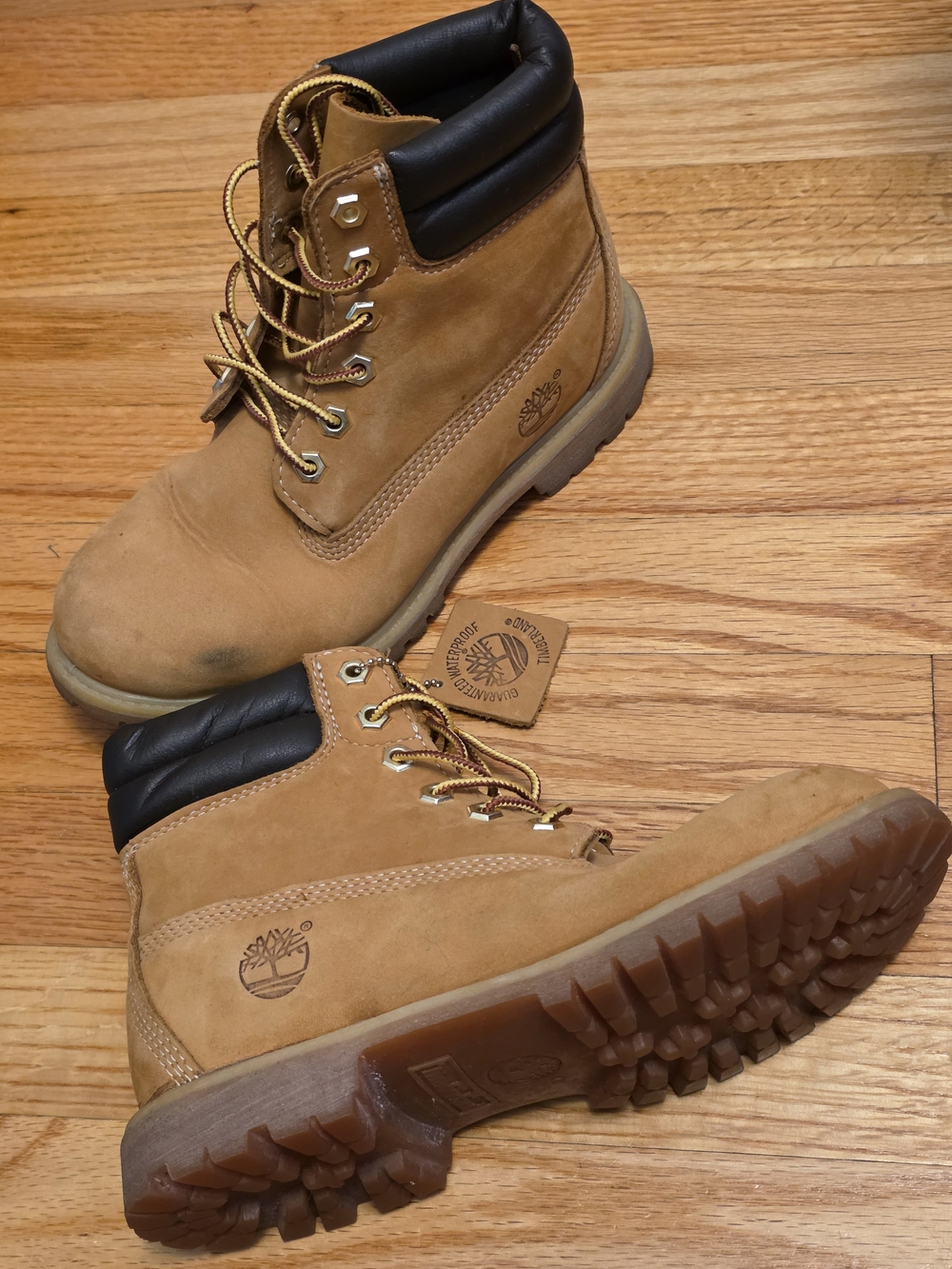 kTimberland Women's Tan Nubuck Leather Work Boots with Black Collar